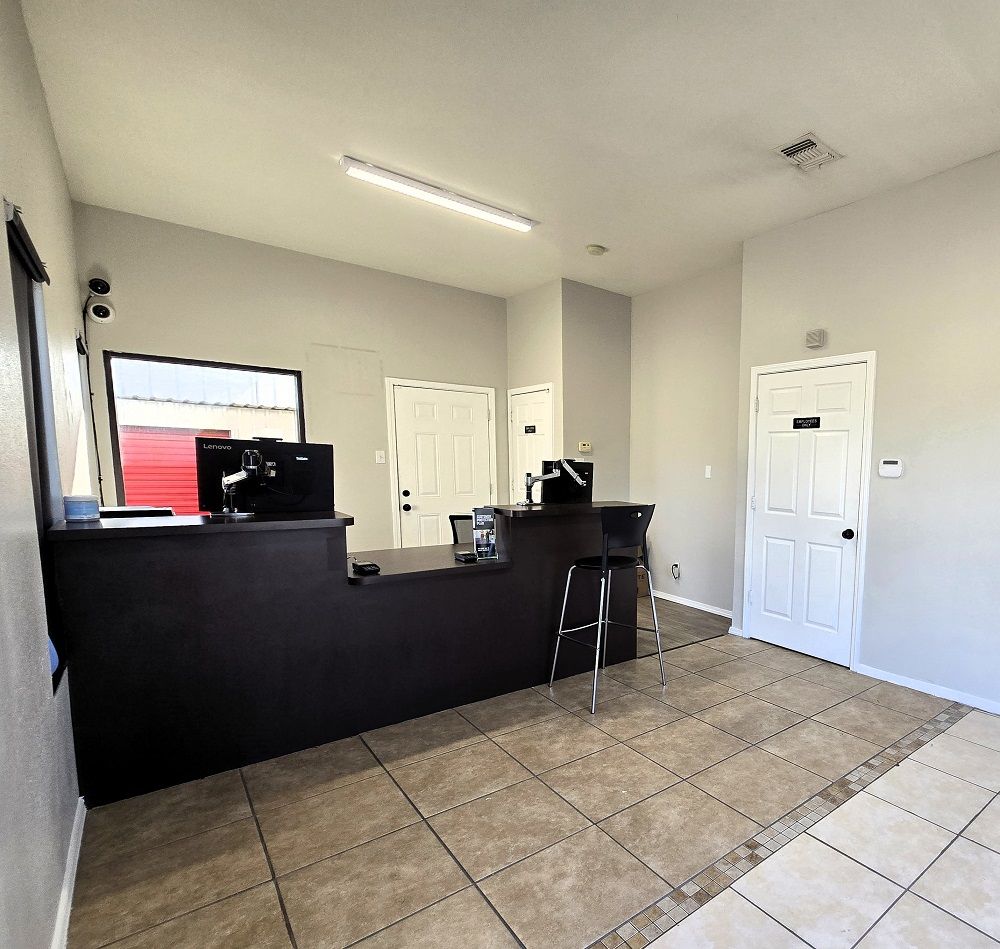 25×10 Self Storage Unit in San Antonio, TX 27904 US Highway 281 N San Antonio, Texas 3