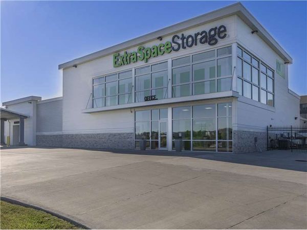 Extra Space Storage facility at 19025 Edna St - Omaha, NE