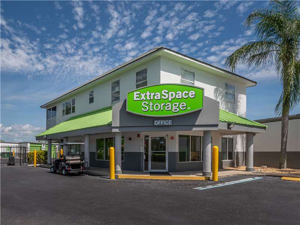 Extra Space Storage facility at 4010 E State Rd 64 - Bradenton, FL