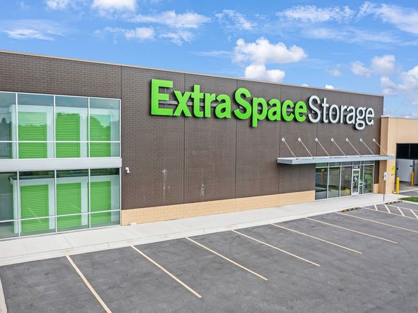 Extra Space Storage facility at 2100 Essington Rd - Joliet, IL