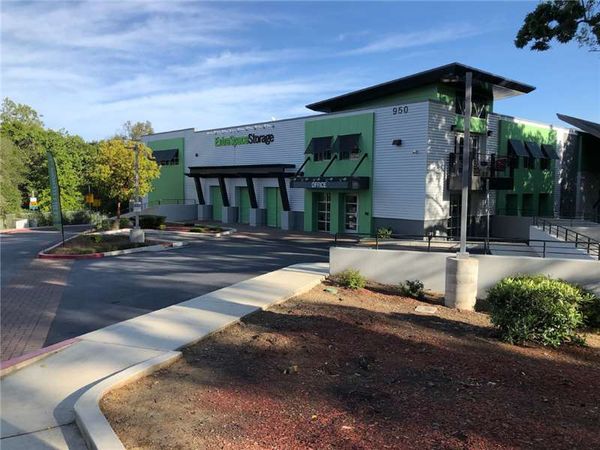 Extra Space Storage facility at 950 University Ave - Los Gatos, CA