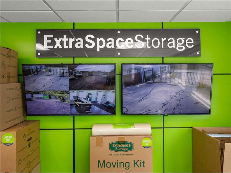 Extra Space Storage  103 Southbridge Rd in North Oxford, MA