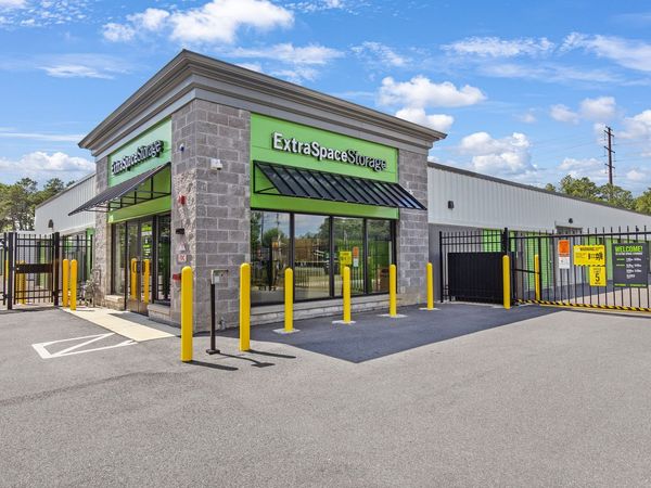 Extra Space Storage facility at 2121 Lake Rd - Whiting, NJ