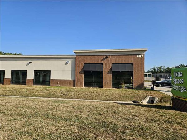 Extra Space Storage facility at 7407 Greenwood Rd - Louisville, KY