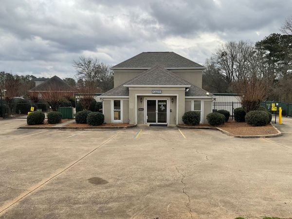Extra Space Storage facility at 3951 Pepperell Pkwy - Opelika, AL