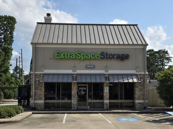Extra Space Storage facility at 560 Kingwood Dr - Kingwood, TX