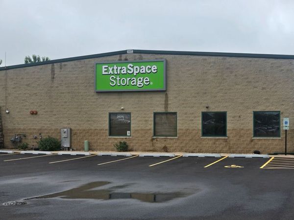 Extra Space Storage facility at 2625 E Main St - St Charles, IL