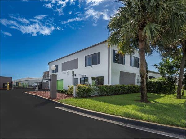 Cheap Storage Units in Boca Raton, FL (from $7) | Extra Space Storage