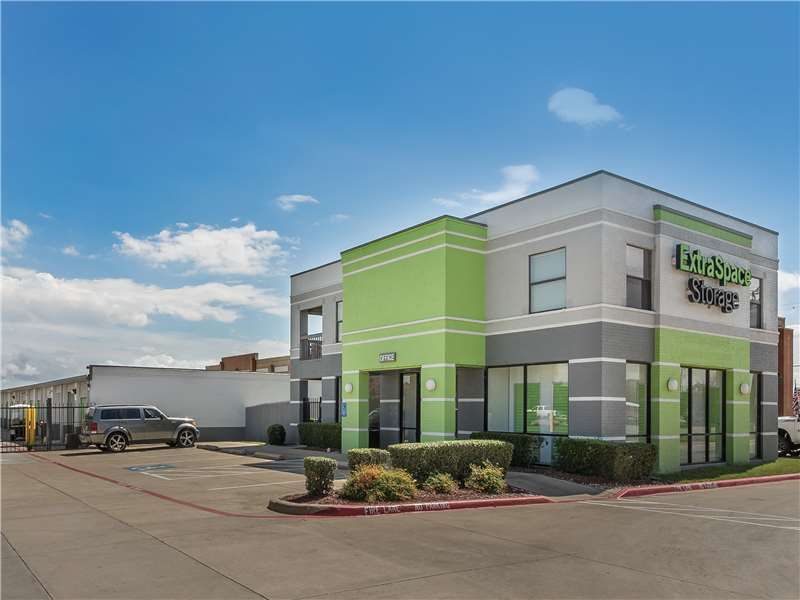 Extra Space Storage  2416 Lakeview Pkwy in Rowlett, TX