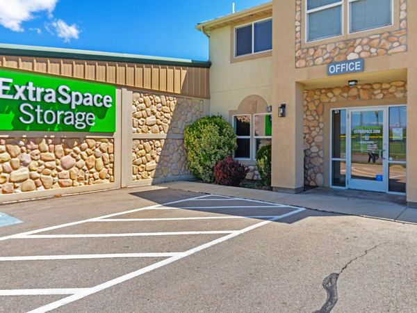 Extra Space Storage facility at 321 S Vineyard Rd - Orem, UT