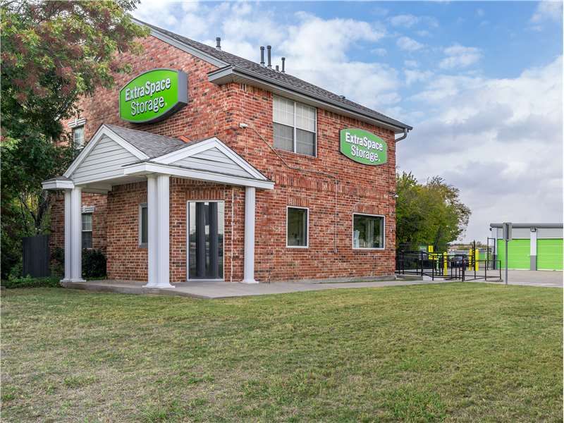 Extra Space Storage  6101 Wagner Way in Plano, TX