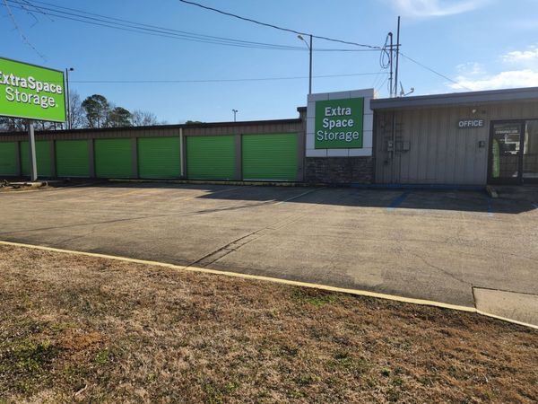 Extra Space Storage facility at 3551 Bessemer Super Hwy - Bessemer, AL