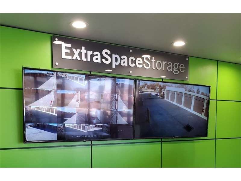 Extra Space Storage  1040 W Sublett Rd in Arlington, TX