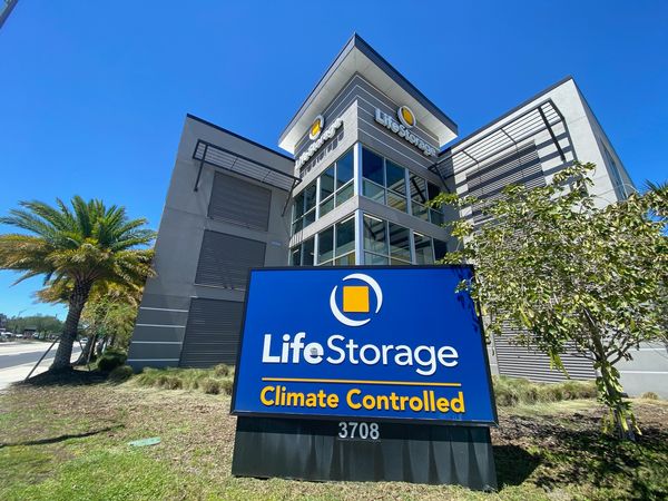Life Storage facility on 3708 Manatee Ave W - Bradenton, FL