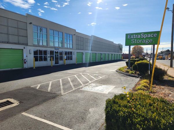 Extra Space Storage facility at 580 New Park Ave - West Hartford, CT