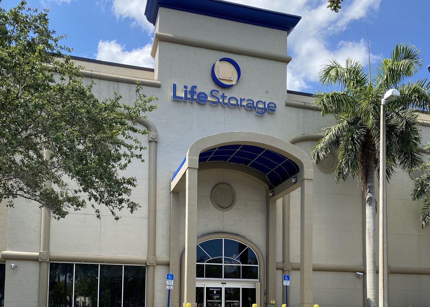 2 x 4 Self Storage Unit in Fort Lauderdale, Florida