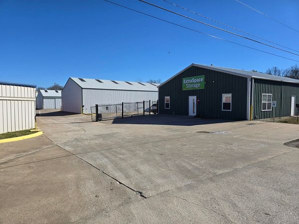 Extra Space Storage facility at 7121 S 297th East Ave - Broken Arrow, OK