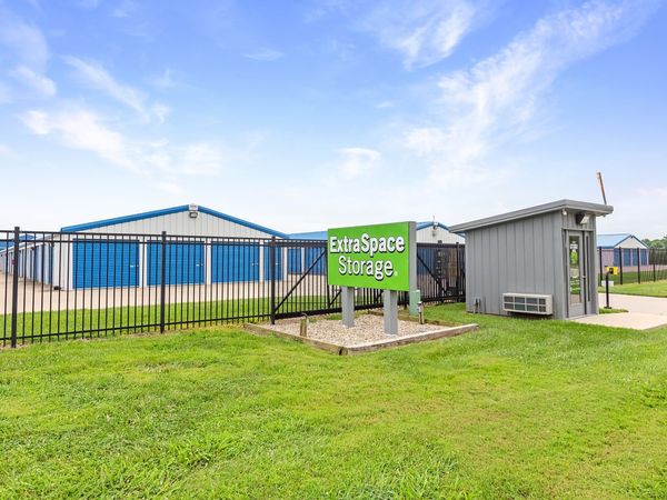 Extra Space Storage facility at 715 S Moreland Rd - Bethalto, IL