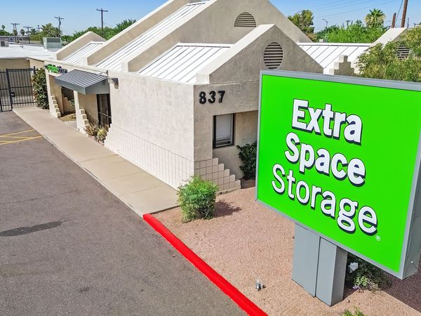 Extra Space Storage facility at 837 E Broadway Rd - Mesa, AZ