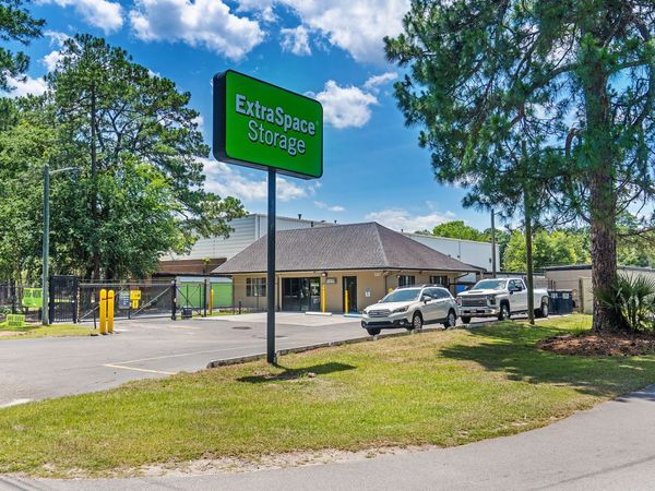 Extra Space Storage facility at 5207 Montgomery St - Savannah, GA
