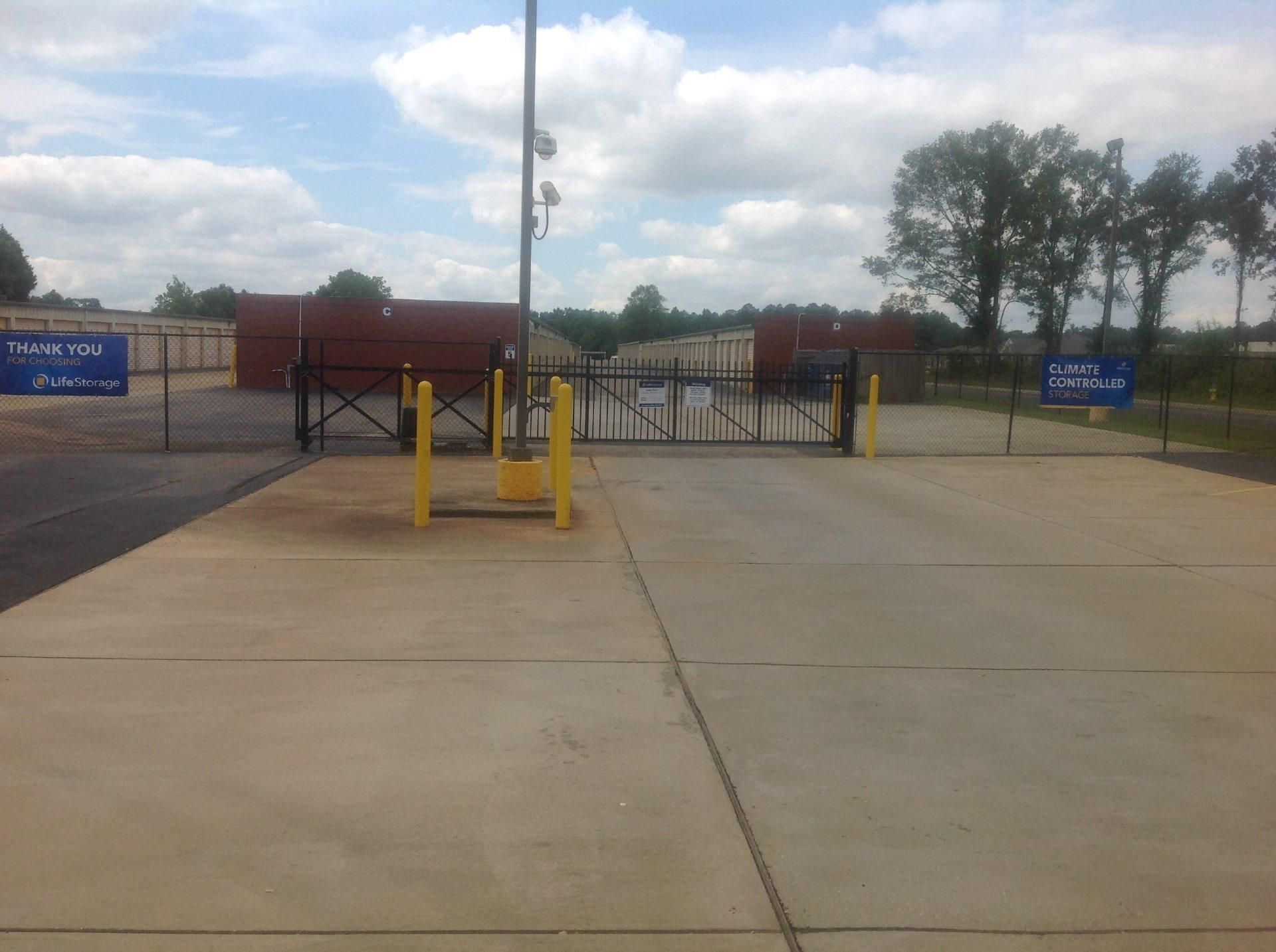 20×10 Parking Lot in Mobile, AL 8781 Airport Blvd Mobile, Alabama 2