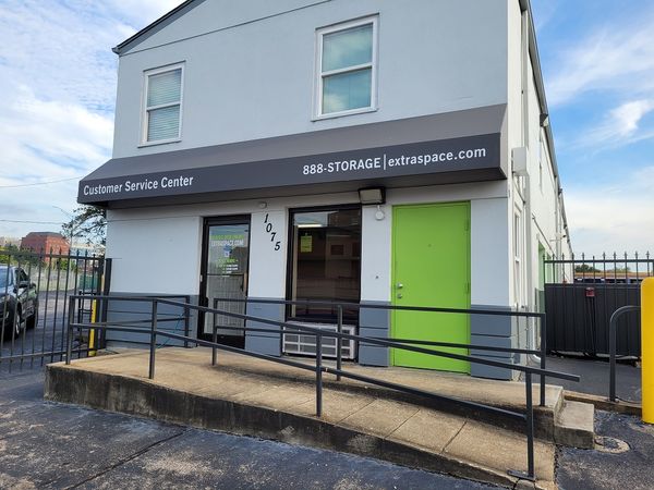 Extra Space Storage facility at 1075 Madison Ave - Memphis, TN