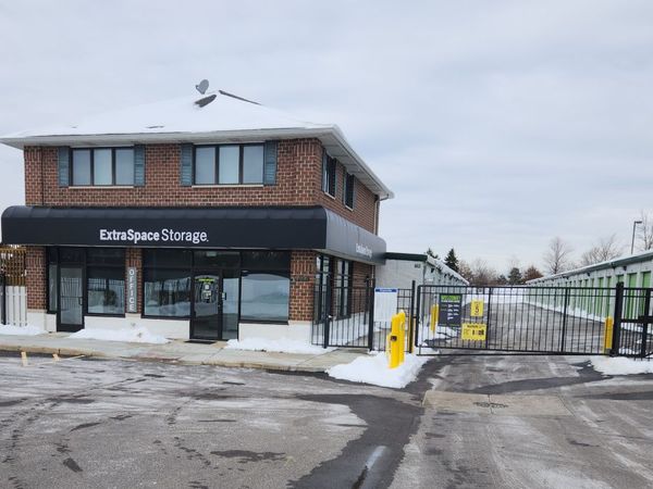 Extra Space Storage facility at 737 S Rand Rd - Lake Zurich, IL
