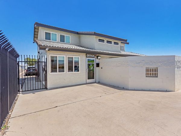 Extra Space Storage facility at 38910 30th St E - Palmdale, CA