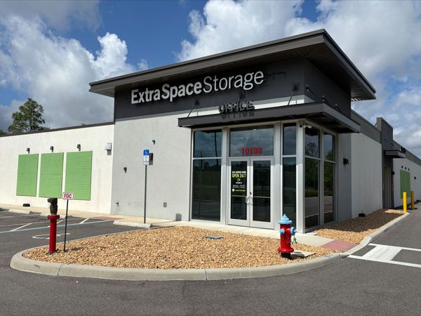Extra Space Storage facility at 10198 Atlanta Ave - Weeki Wachee, FL