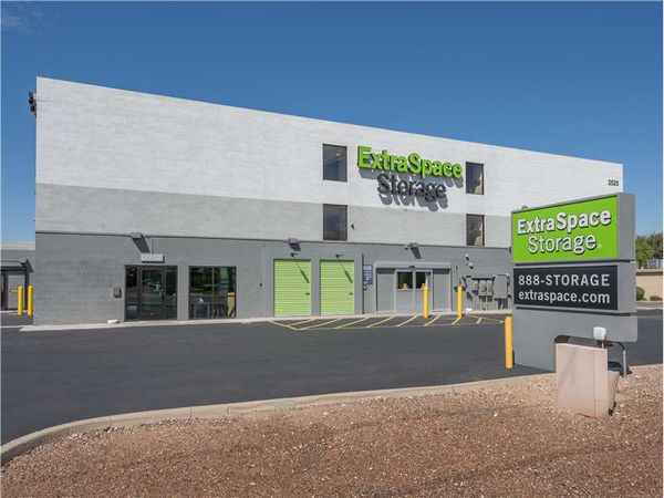 Extra Space Storage facility at 2525 N Tucson Blvd - Tucson, AZ