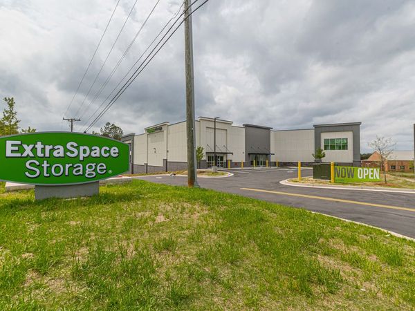 Extra Space Storage facility at 25 Lester Rd - Fayetteville, GA