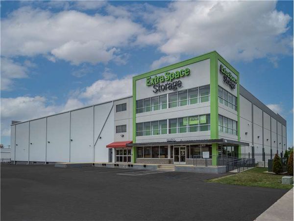 Extra Space Storage facility at 1835 Washington Blvd - Baltimore, MD