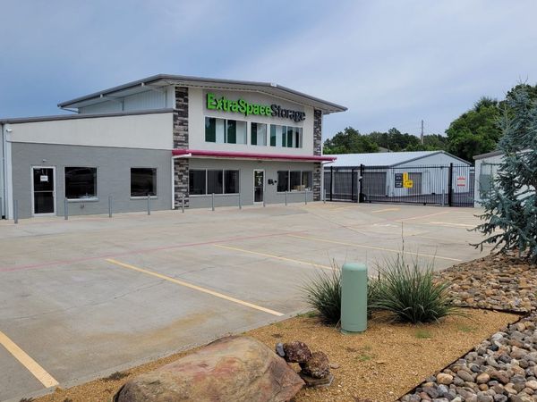Extra Space Storage facility at 5718 Richmond Rd - Texarkana, TX