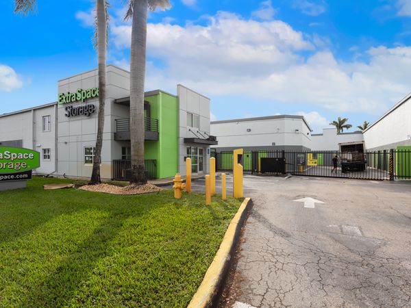 Extra Space Storage facility at 8900 NW 12th St - Miami, FL