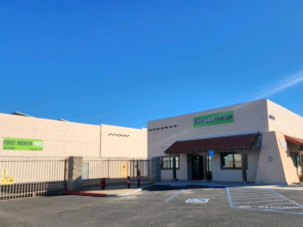 Extra Space Storage facility at 40050 Harris Ln - Palm Desert, CA