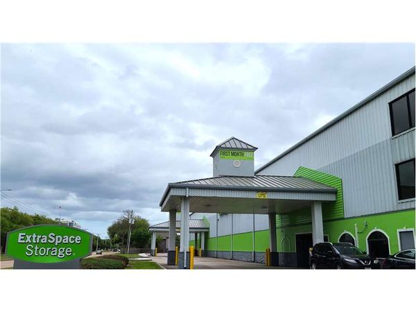 Extra Space Storage facility at 15800 Space Center Blvd - Houston, TX