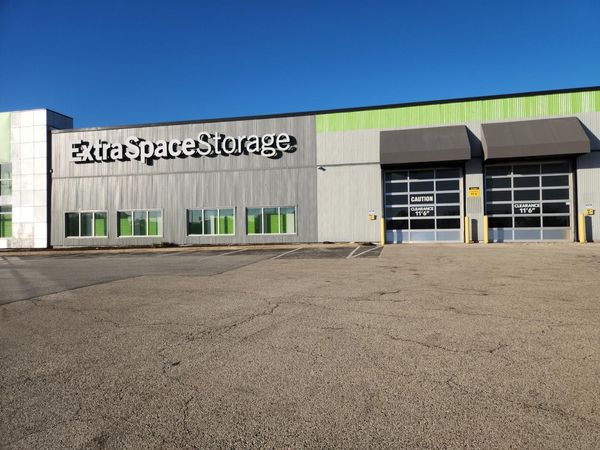 Extra Space Storage facility at 7700 W 79th St - Bridgeview, IL