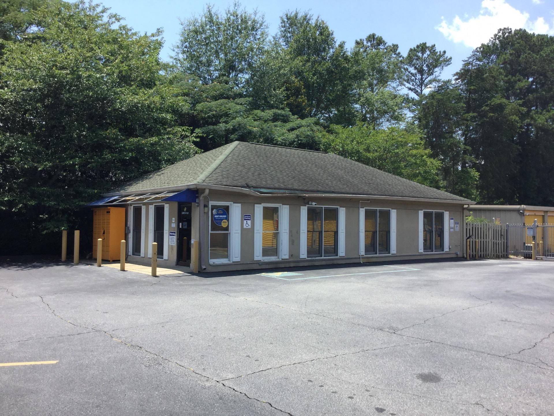 5×5 Self Storage Unit in Marietta, GA 1725 Roswell Rd Marietta, Georgia