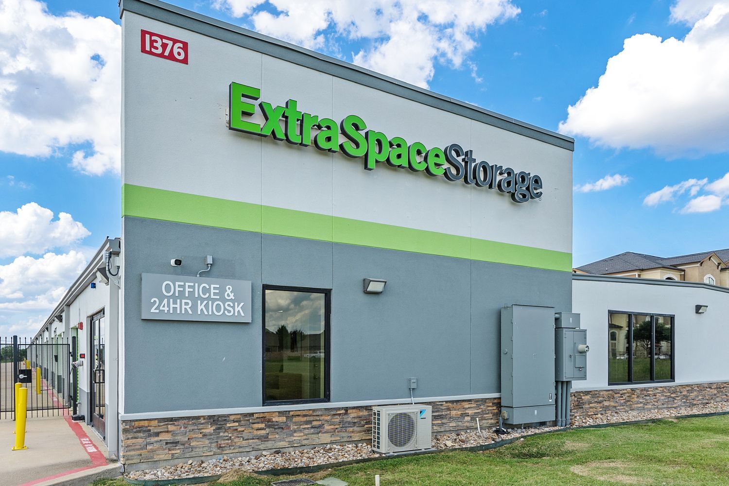 Extra Space Storage  1376 NW Summercrest Blvd in Burleson, TX