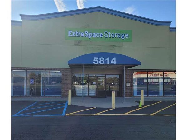 Extra Space Storage facility at 5814 S Pennsylvania Ave - Lansing, MI