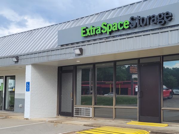 Extra Space Storage facility at 5675 Summer Ave - Memphis, TN