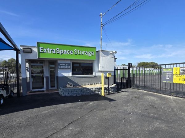 Extra Space Storage facility at 5601 NW Loop 410 - San Antonio, TX