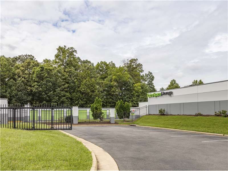 Extra Space Storage  12260 Sunrise Valley Dr in Reston, VA