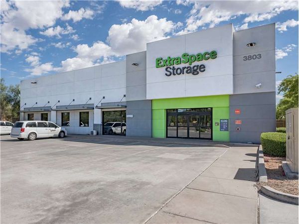Extra Space Storage facility at 3803 S Priest Dr - Tempe, AZ