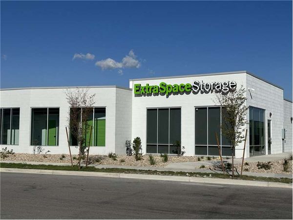 Extra Space Storage facility at 5548 W Hammerfest Dr - South Jordan, UT