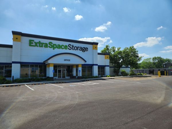 Extra Space Storage facility at 836 Youngstown Warren Rd - Niles, OH