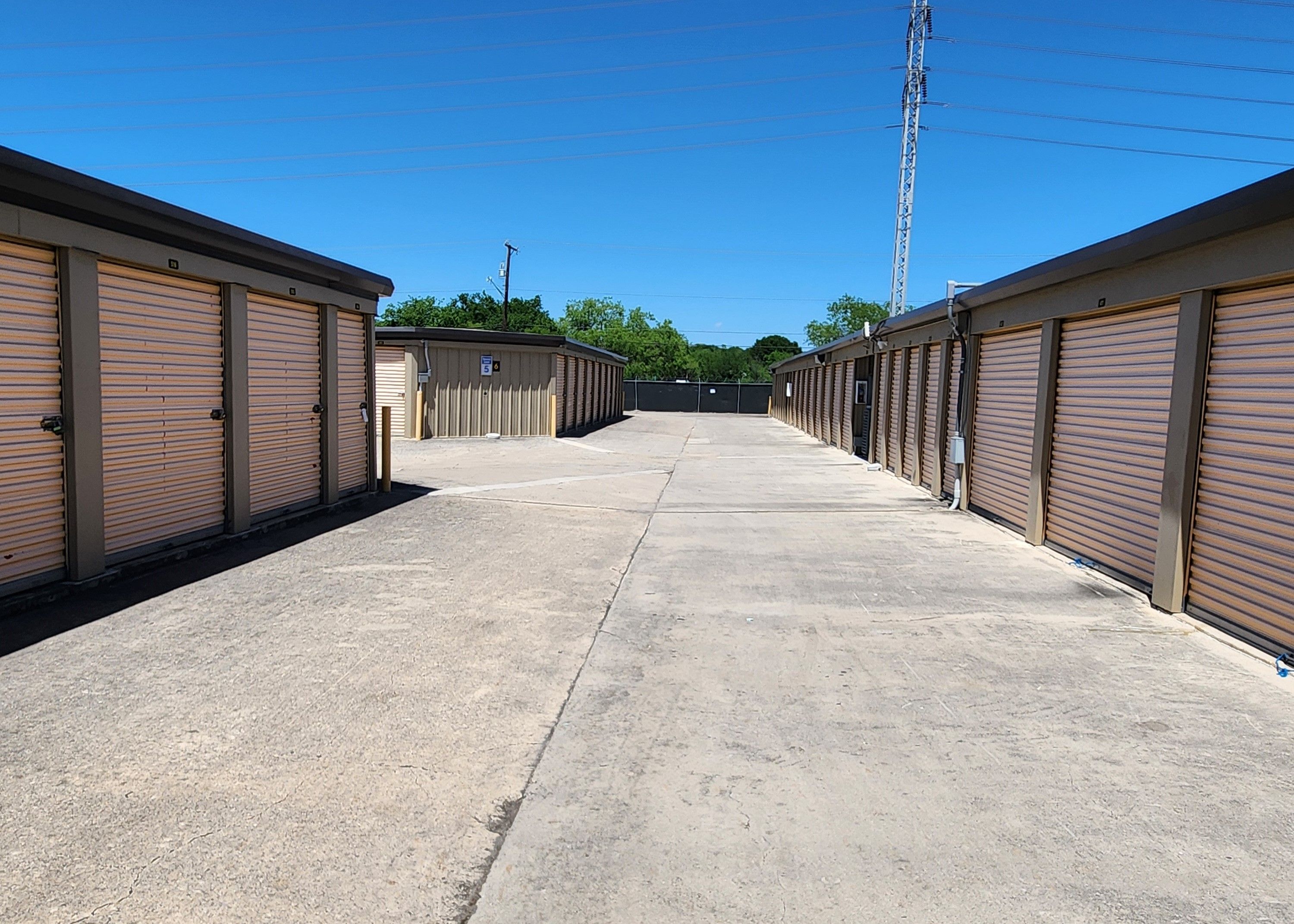 Extra Space Storage  3615 N Foster Rd in San Antonio, TX