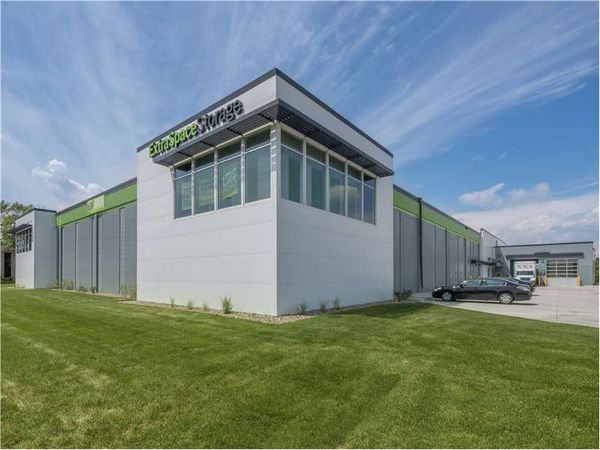 Extra Space Storage facility at 7725 Washington Ave S - Edina, MN