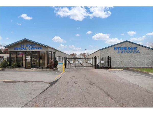 Extra Space Storage facility at 4360 E State St - Columbus, IN