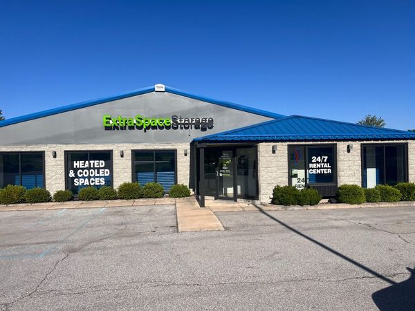 Extra Space Storage facility at 7634 Madison Ave - Indianapolis, IN